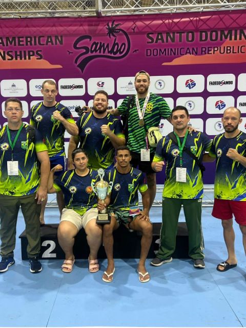 Equipe da CBSA no segundo lugar do pódio do Pan-Americano de Sambo 2023, em Santo Domingo